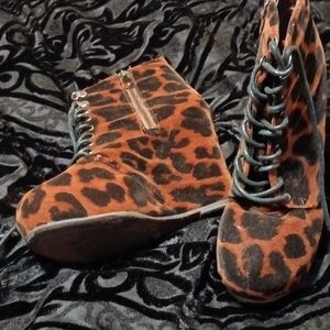 Size 8 brown and black animal print wedges